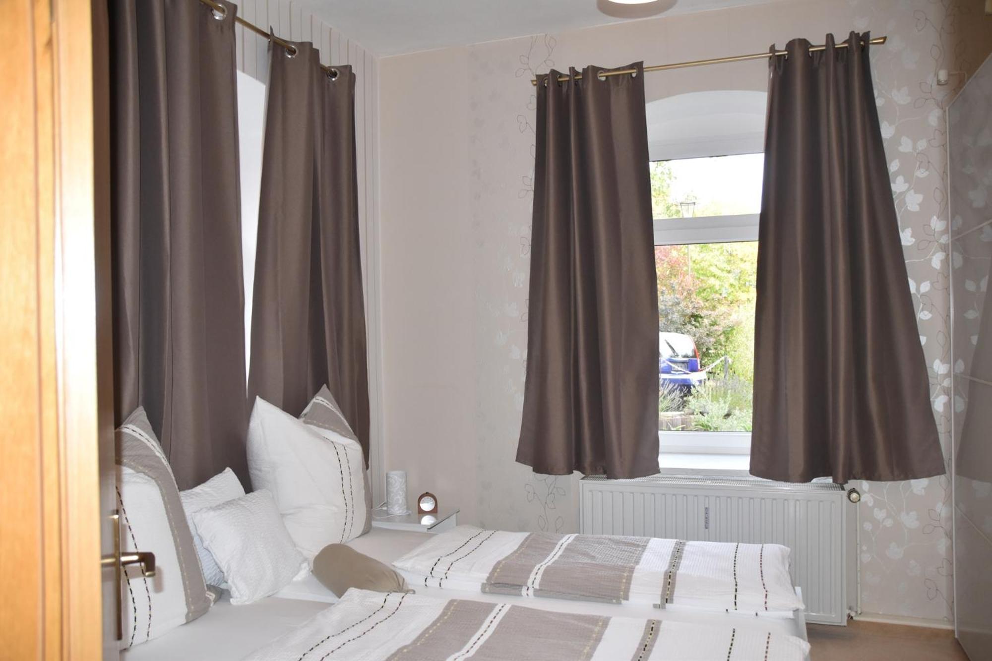 Ferienwohnung Und Pension "Zur Aue" Konigsbruck Exterior foto