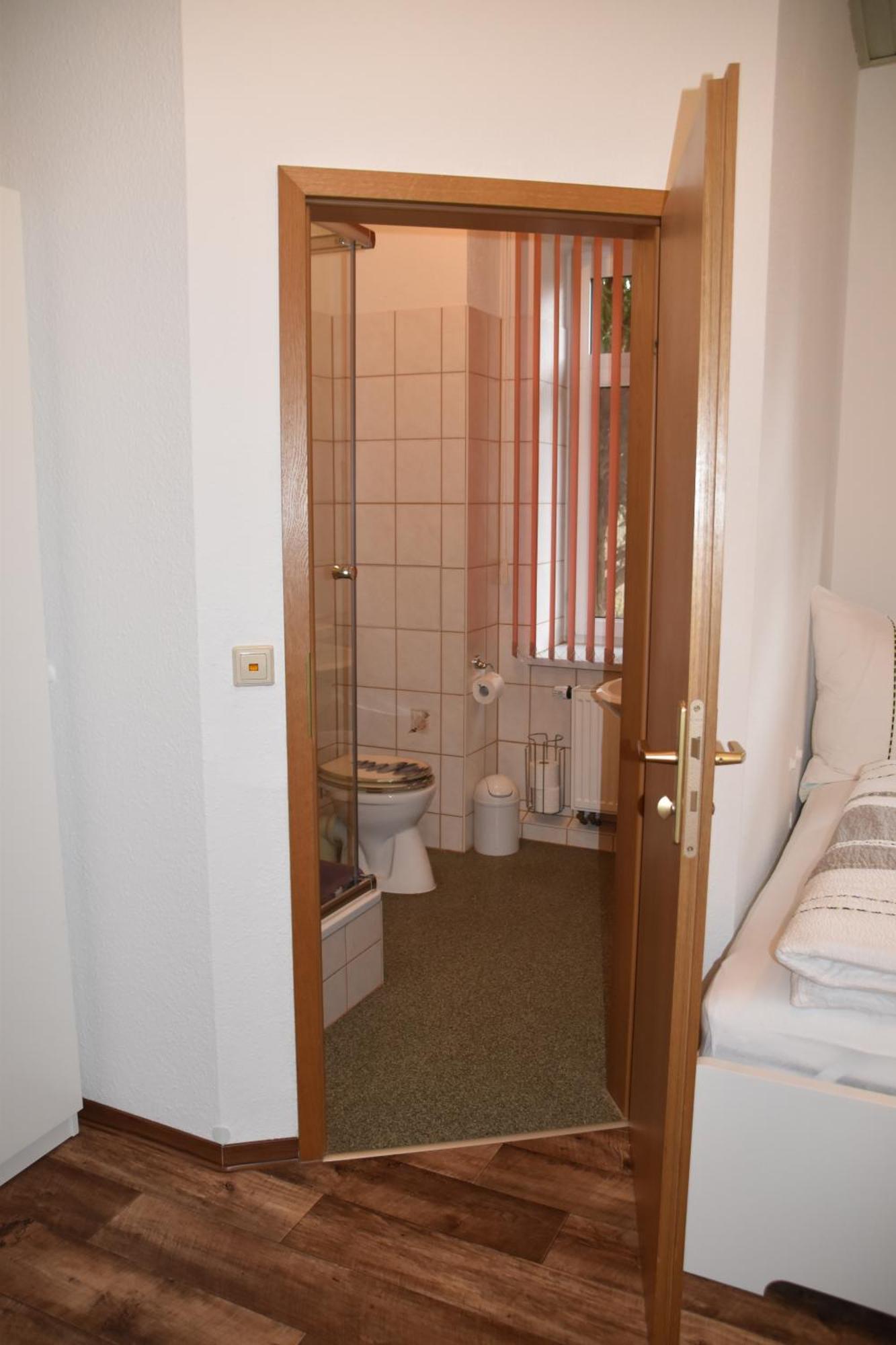 Ferienwohnung Und Pension "Zur Aue" Konigsbruck Exterior foto
